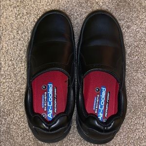 Steel toe work shoes